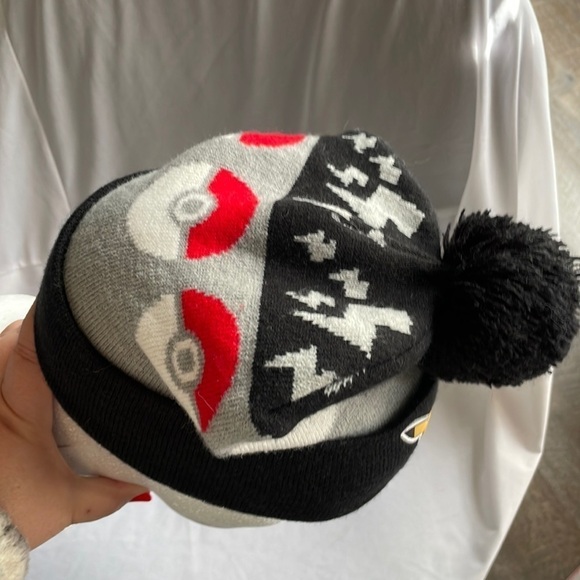 Pokémon Pikachu Pokeball Knit Beanie Hat size L/XL - Picture 12 of 13